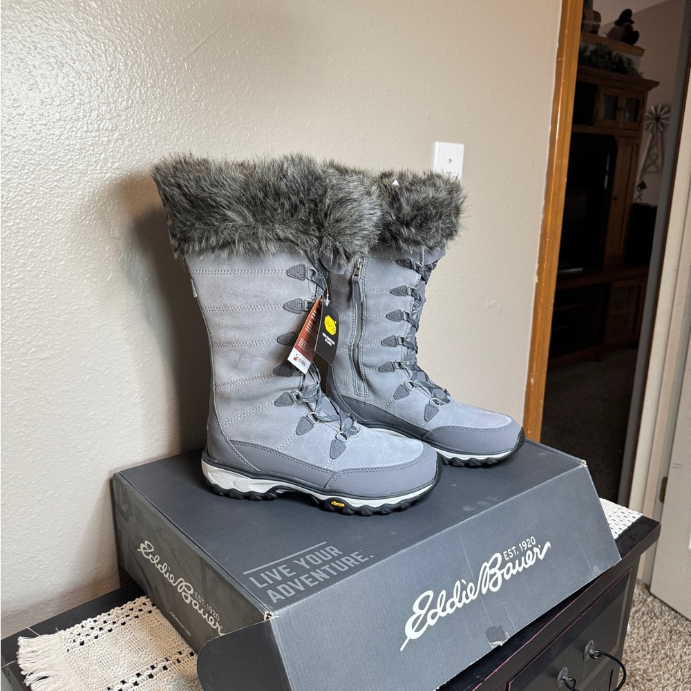 Eddie Bauer Women’s Cinder W. Solstice II Leather Fur-Trimmed Winter Boots - Picture 3 of 6